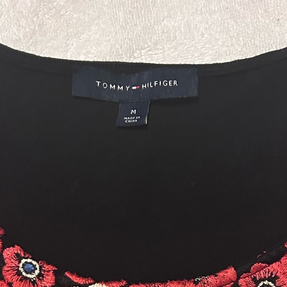 Tommy Hilfiger Women’s Flower Embroidered Shell Top,Size Medium,Red/Black Color - Picture 7 of 8